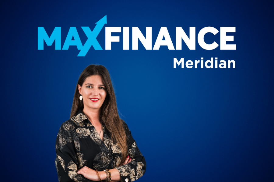 Gestora de Crédito Maxfinance Meridian, com fundo em degrade azul com o logotipo da agência.